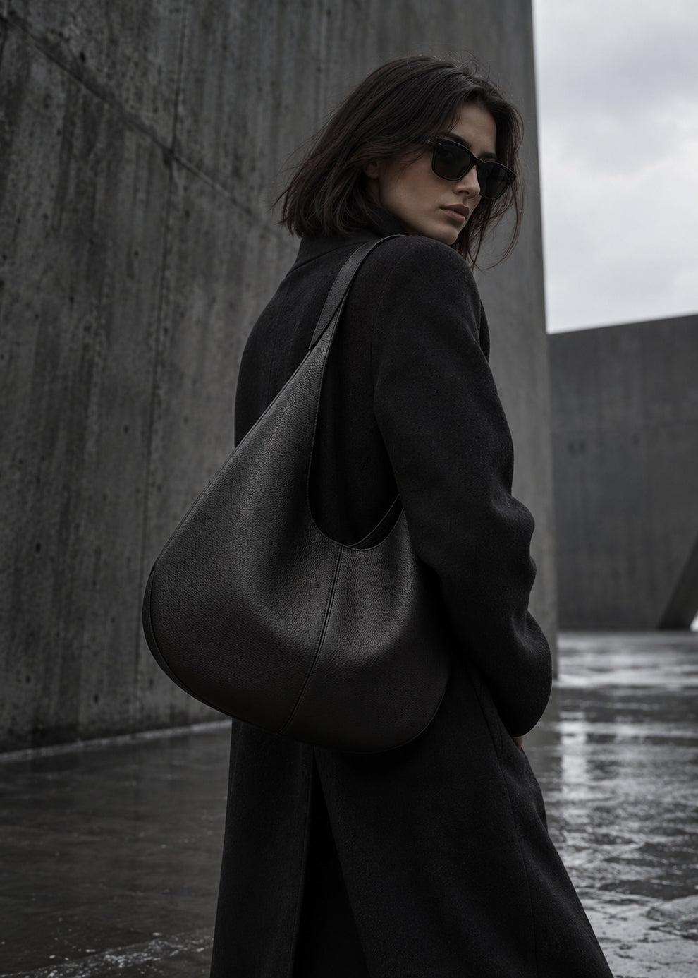 SIENA in Black — model close-up